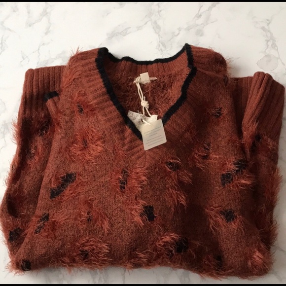 Hem & Thread Eyelash Spotted Sweater - Picture 7 of 7